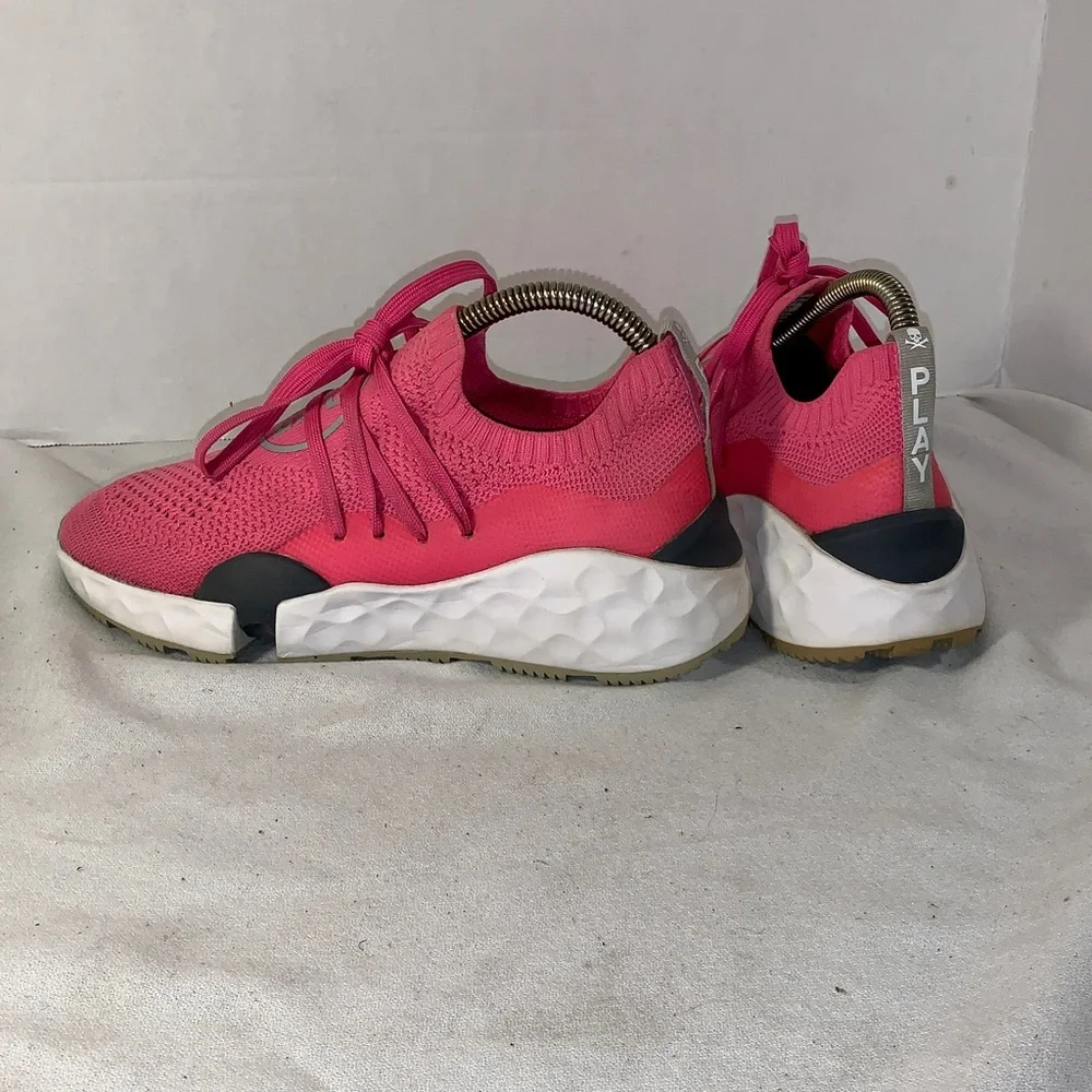G/FORE Women’s ‘Day Glo’ Hot Pink Knit Lace-Up Spikeless Golf Shoes